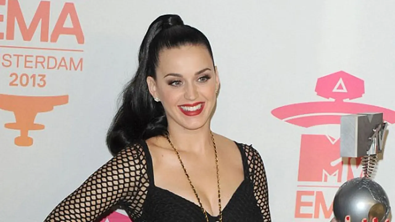 katty-pery-131111b.jpg