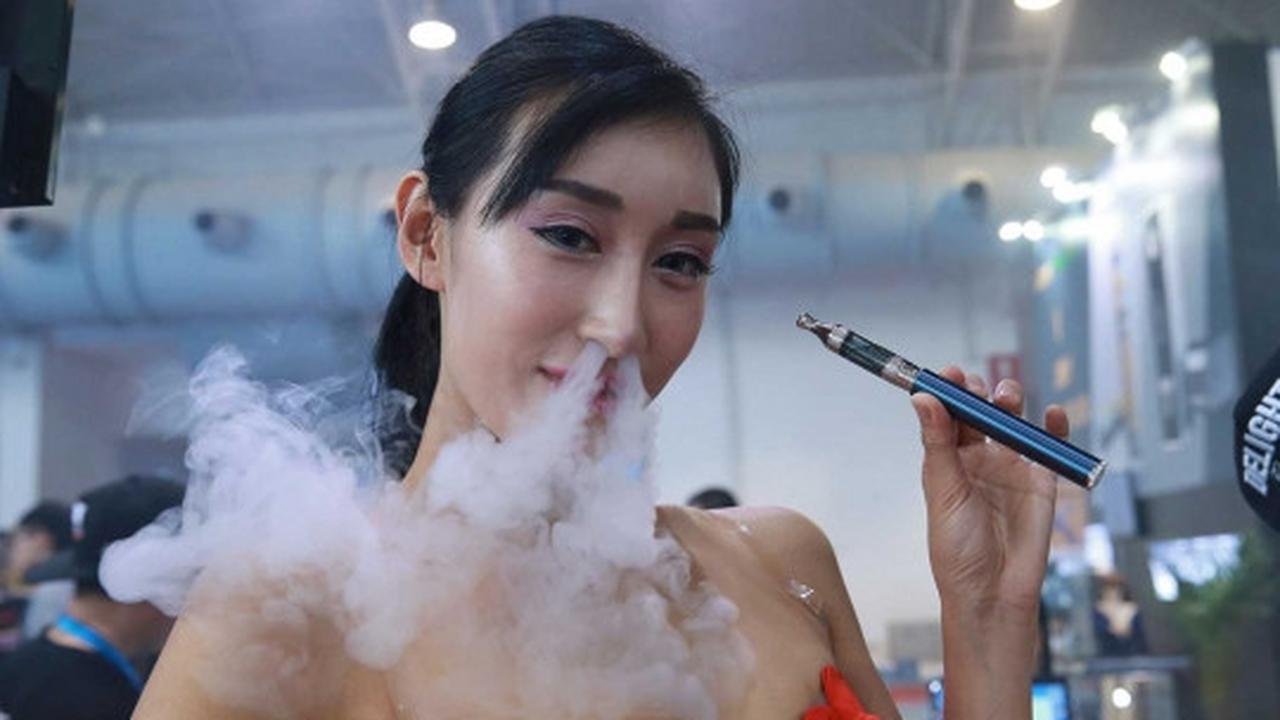 Antusiasme pengunjung & sales isap e-rokok di Vape China Expo