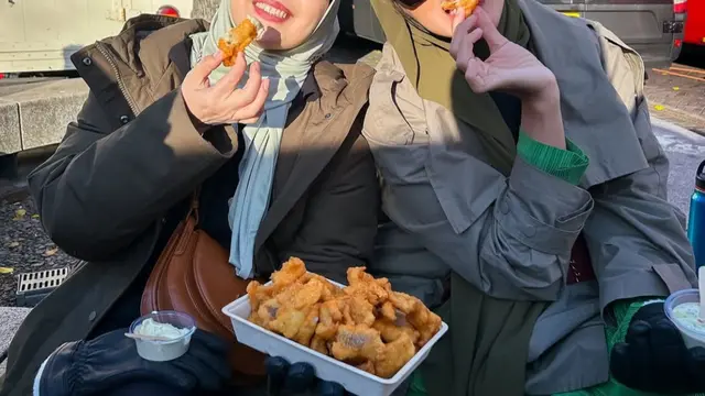 Tya Ariestya dan Paula Verhoeven saat Liburan (credit: https://www.instagram.com/tya_ariestya/).