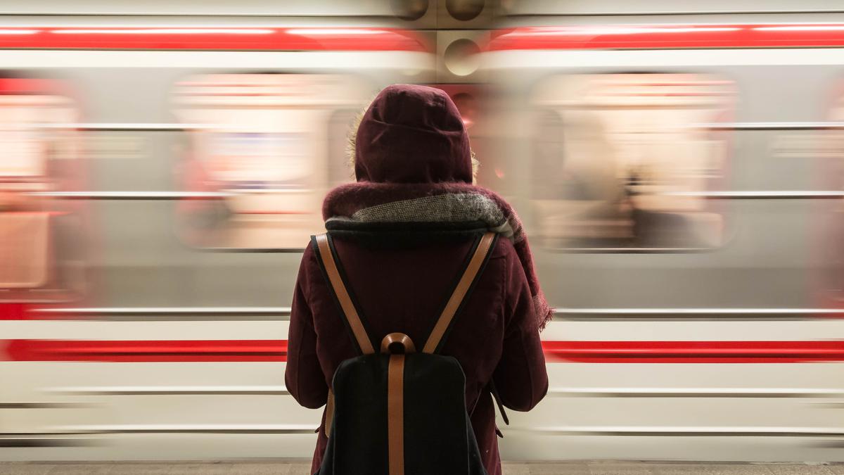 Penumpang KRL Dilecehkan Saat Turun dari Eskalator, KAI Minta Maaf dan Usut Pelaku
