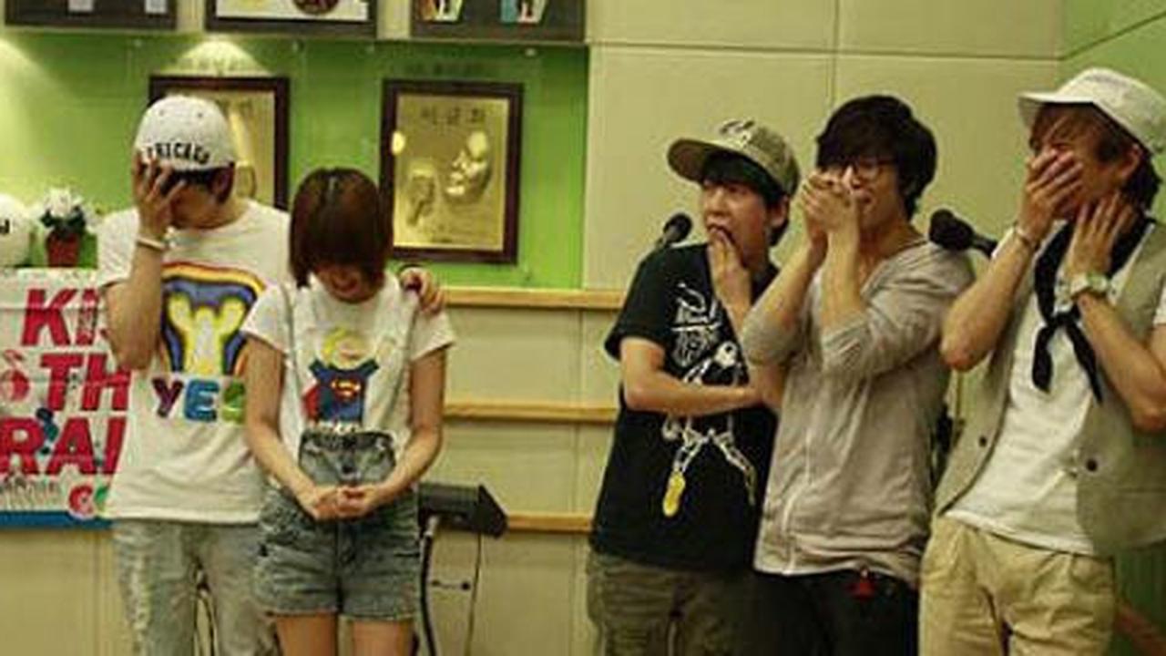IU didesak untuk bicara kebenaran foto dirinya dengan Eunhyuk