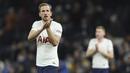 Dengan dua gol tersebut, Harry Kane kini telah mengoleksi 176 gol, berselisih satu gol dari Thierry Henry yang total mencatatkan 175 gol. (AP/Ian Walton)