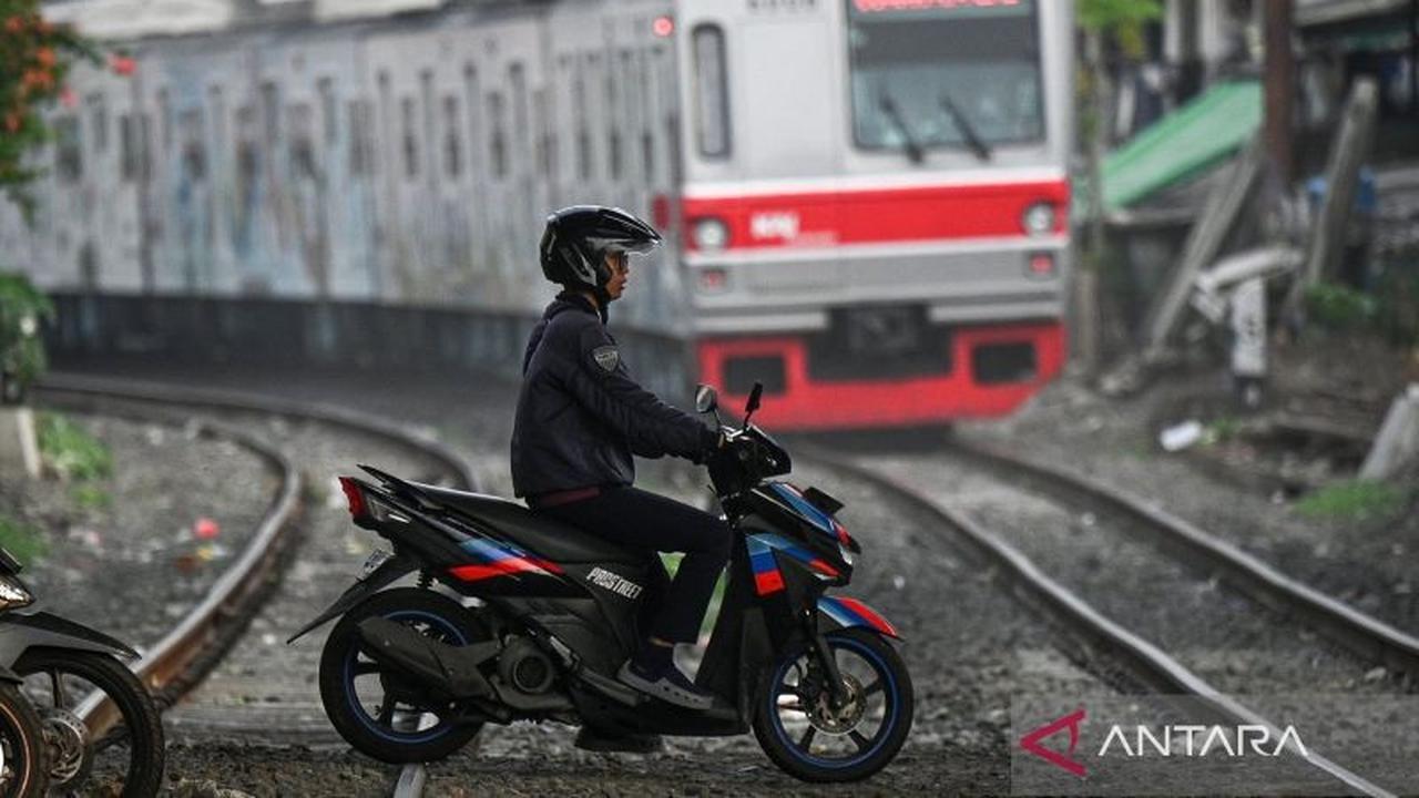 Pentingnya Sinergi Pusat-Daerah dalam Atasi Perlintasan Liar Kereta Api