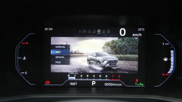Mitsubishi XFORCE.