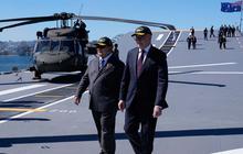VIDEO: Gagah Prabowo Berkacamata Hitam di Atas Kapal Induk Australia HMAS Canberra
