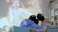 Mau Nonton Film Serasa di Bioskop? Ini Perlengkapan Nonton yang Wajib Punya!