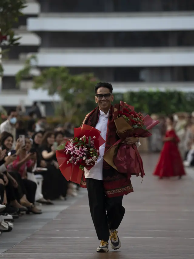 Edward Hutabarat Suguhkan koleksi Cruise 2023