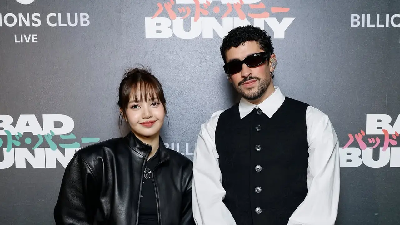 Gaya Boyish Lisa BLACKPINK Saat Hadiri Konser Spesial Bad Bunny di Tokyo