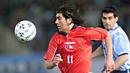 4. Marcelo Salas (Cile) - Pensiun dari Timnas Cile pada 2009. Membawa Cile tampil pada Piala Dunia 1998 di Prancis. Selama babak kualifikasi 1997-2007 mampu mencetak 18 gol dari 32 laga, dengan ratio 0,56 gol per-laga. (AFP/Fabian Gredillas)