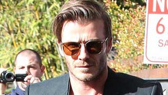 David Beckham Potong Rambut Sendiri Showbiz Liputan6 Com