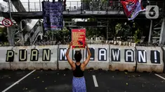 Salah seorang aktivis perempuan saat melakukan unjuk rasa memperingati Hari Perempuan Internasional di kawasan Patung Kuda, Jakarta, Jumat (8/4/2024). (Liputan6.com/Angga Yuniar)