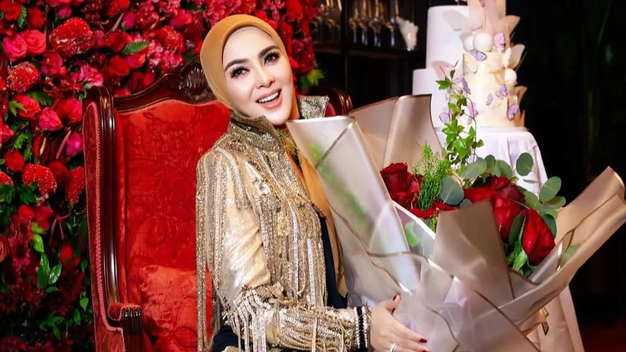 Syahrini merayakan ulang tahun ke-40 (https://www.instagram.com/p/CgtCcwWrRcO/)
