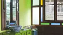 Aplikasi warna 'pop' hijau terang pada furnitur tradisional memberikan kesan modern yang unik. (James Walting/Property Report)