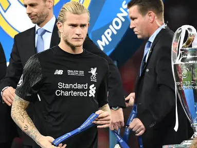 Loris Karius merupakan penjaga gawang Liverpool yang pernah melakukan dua blunder fatal di Final Liga Champion 2017/2018 melawan Real Madrid. Hingga saat ini dirinya masih berstatus kiper Liverpool, walapun sedang dipinjamkan ke klub Liga Jerman, Union Berlin. (Foto: AFP/Franck Fife)