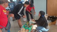 Geliat UMKM di Stadion Mandala Krida, Yogyakarta pada Pegadaian Liga 2 2024/2025. (Bola.com/Ana Dewi)