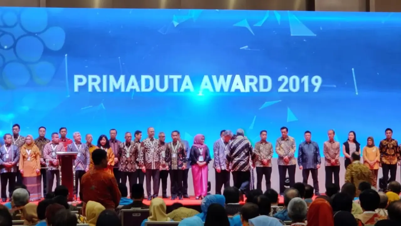 Wakil Presiden RI Bapak Jusuf Kalla menganugerahkan Primaduta Award. Dok Konjen KJRI Jeddah