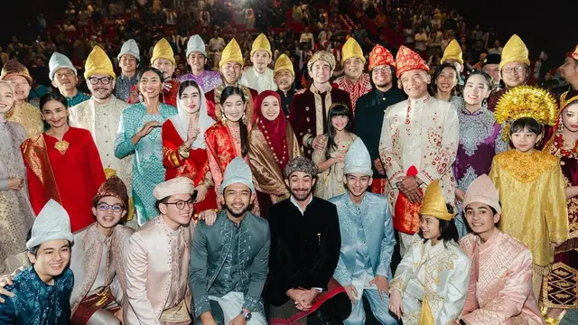 6 Potret Gala Premiere Film Buya Hamka, Vino Bertemu Putri Tertua Sang Ulama