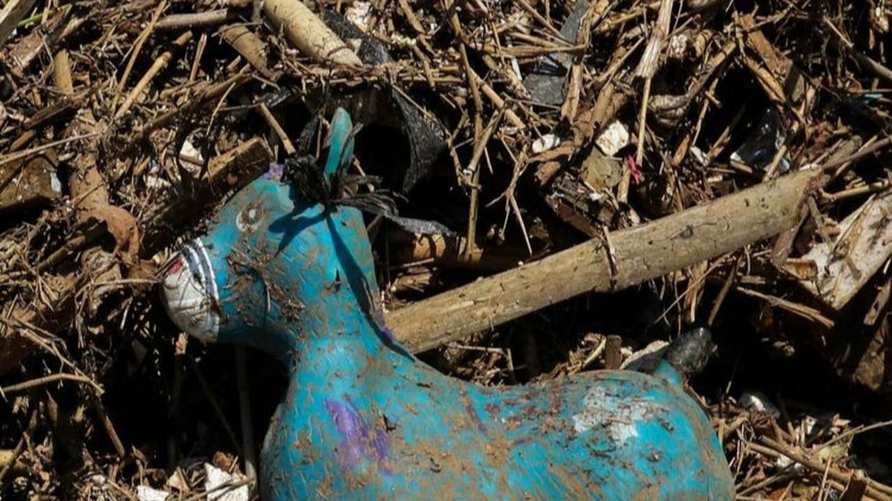 Nantinya, sampah-sampah tersebut akan dicacah dan kemudian dijadikan bahan bakar alternatif.
