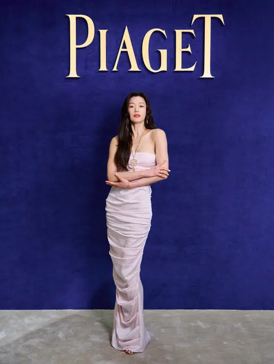 Aktris papan atas Korea Selatan, Gianna Jun, kembali mencuri perhatian publik dengan penampilan glamor dan penuh pesona saat menghadiri acara Watches & Wonders 2025 di Jenewa, Swiss, pada 3 April lalu. [Dok/Time International].