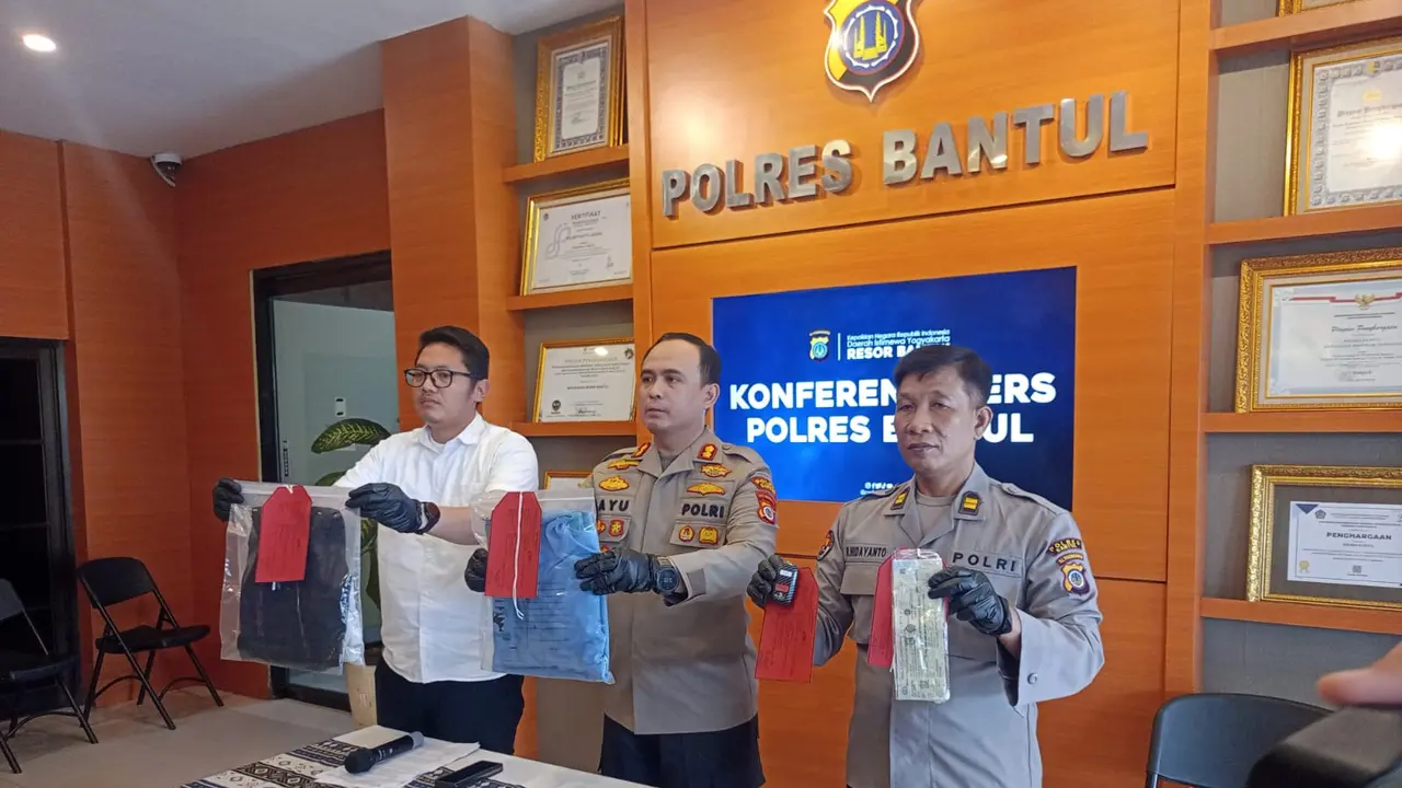 Polres Bantul mengungkapkan motif bisnis di balik penemuan mayat di Parangtritis. (Liputan6.com/Kukuh Setyono)