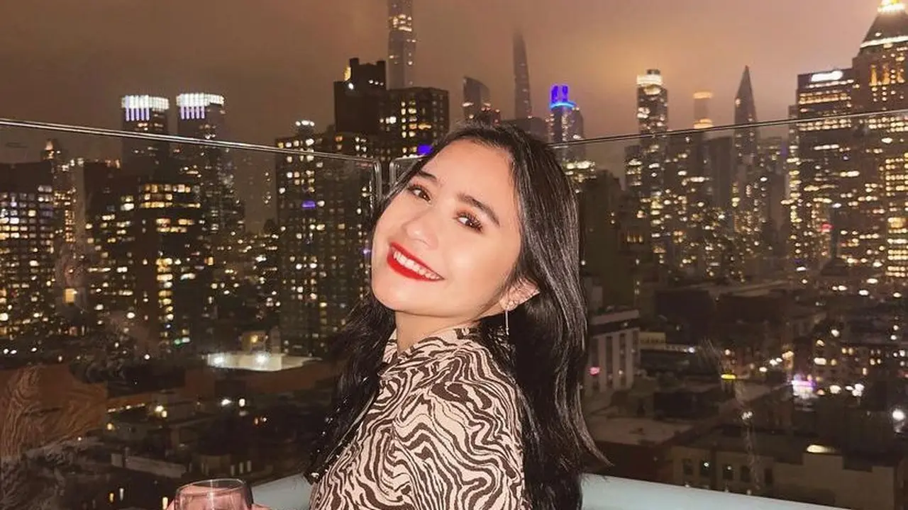 Gaya Fashionable Prilly Latuconsina di Jalanan New York, Busana Super Ketat Jadi Sorotan