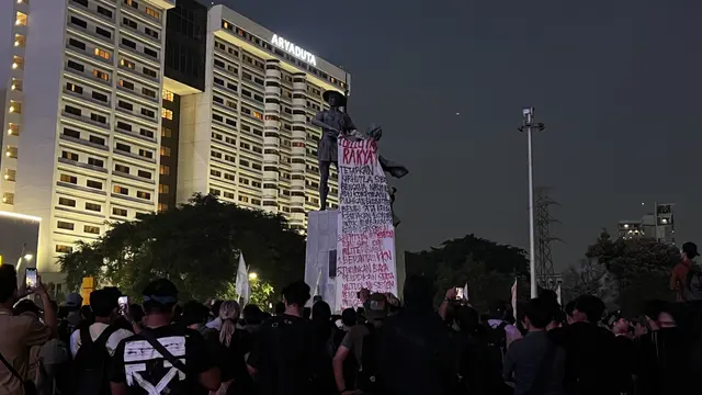 Massa demo di tugu tani membubarkan diri. (liputan6.com/winda nelfira).