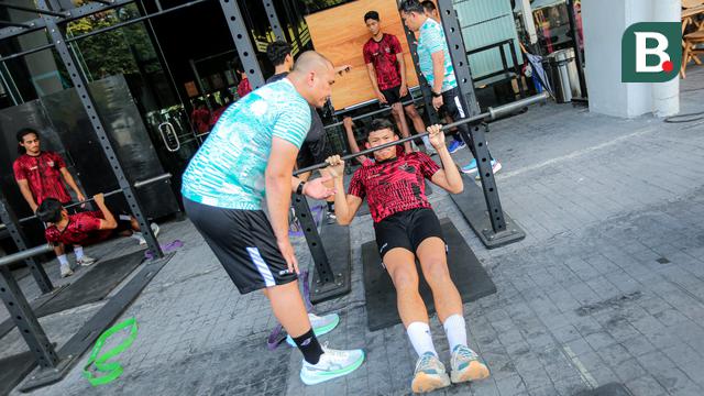 Foto: Timnas Indonesia U-20 Digembleng Latihan Fisik Berat, Dibimbing Langsung oleh Pelatih Marinir Amerika Serikat