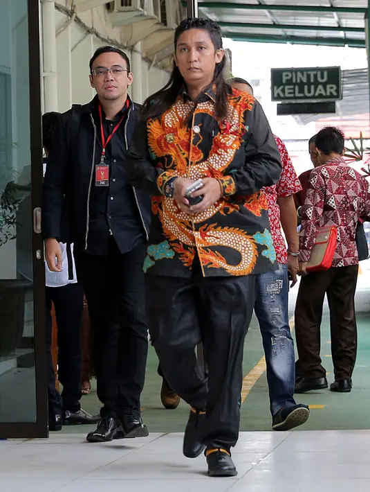 Dalam mediasi tersebut, seorang mediator yang ditunjuk majelis hakim memberikan kesempatan kepada keduanya untuk berbicara. Sandy pihak penggugat diberkesempatan terlebih dulu. (Deki Prayoga/Bintang.com)