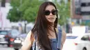 <p>Sabrina Chairunnisa tampil menawan bagai ABG saat ke Korea. Ia kenakan one set denim on denim. [Foto: Instagram/ Sabrina Chairunnisa]</p>