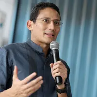 Balon Gubernur DKI Jakarta, Sandiaga Uno memberikan paparan di kantor DPC Demokrat, Jakarta, Sabtu (19/3). Kehadiran Sandi Uno untuk mengikuti rapat rakyat dengan tema “Kriteria Calon Gubernur Jakarta”. (Liputan6.com/Faizal Fanani)
