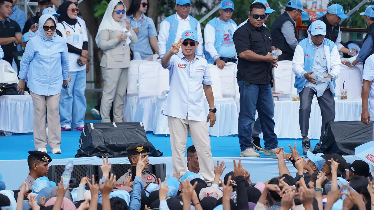 Pasangan calon Gubernur dan Wakil Gubernur Sulawesi Tenggara (Sultra), Andi Sumangerukka-Hugua gelar kampanye bertajuk pesta rakyat.