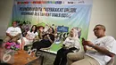 Tokoh gerakan masyarakat sipil, Zumrotin K. Susilo (tengah) memberikan keterangan dalam acara launching Duta Masyarakat untuk SDGs di Jakarta, Rabu (24/2). INFID memperkenalkan lima Duta Masyarakat untuk SDGs. (Liputan6.com/Immanuel Antonius)