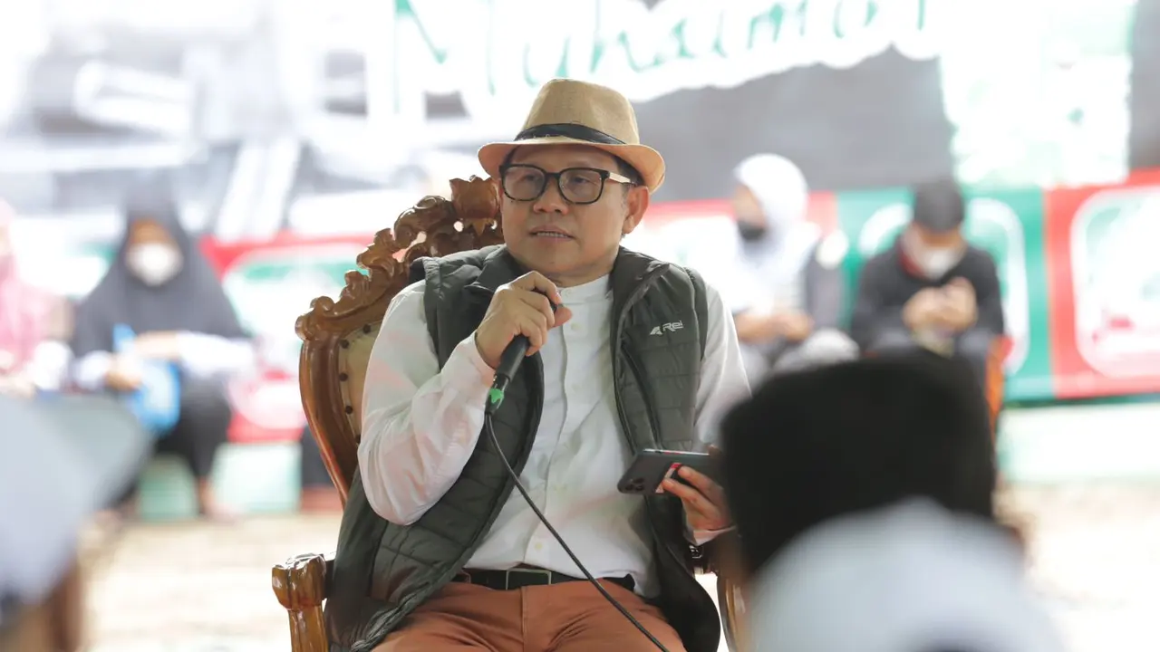 Sejumlah nelayan Muara Angke, Jakarta Utara menitipkan mandat perjuangan kepada Ketua Umum Partai Kebangkitan Bangsa (PKB) Abdul Muhaimin Iskandar, Minggu (5/3/2023). Mereka memohon Cak Imin untuk memperjuangkan sejumlah aspirasi (Istimewa)