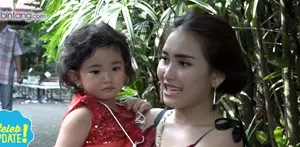 Ayu Ting Ting kaget saat hidung anaknya, Bilqis Khumairah Razak kemasukan dengan mainan lego. Syukurnya, sang anak jadi lebih hati-hati saat ini.