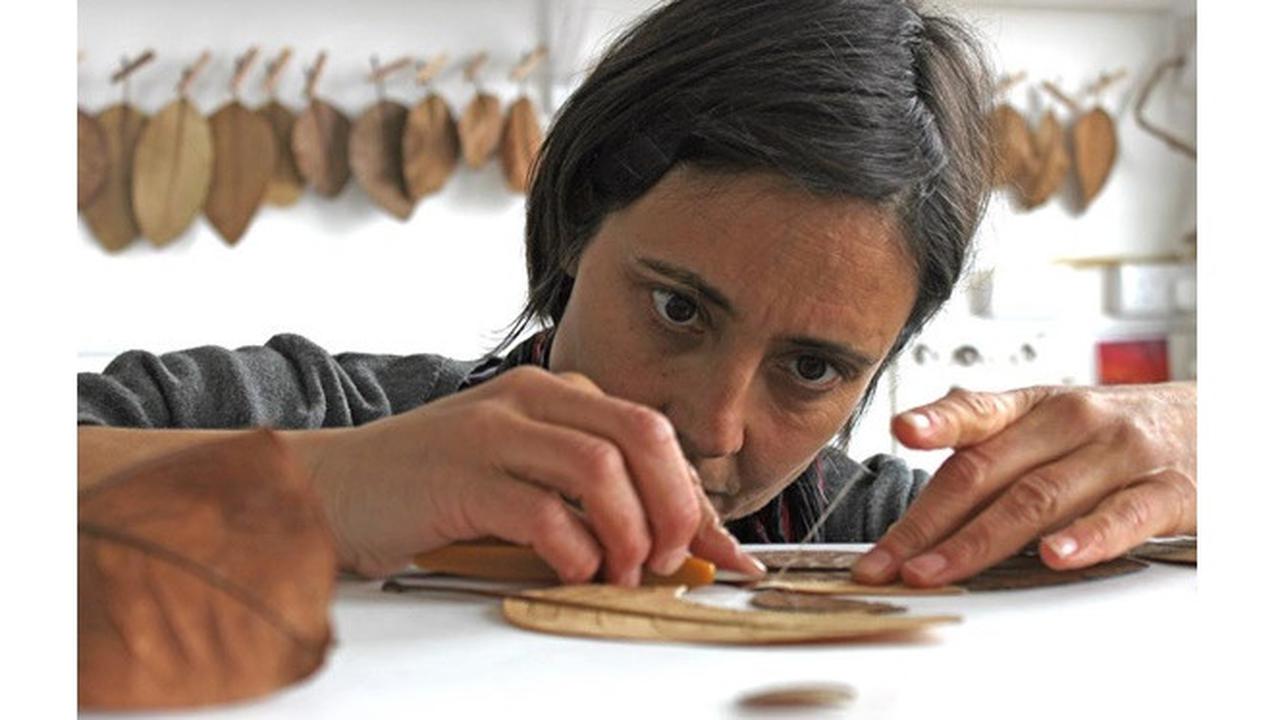 Wanita Ini Bisa Ubah Daun Kering Menjadi Karya Seni, 5 Hasilnya Bikin Takjub