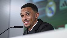 Sesi konferensi pers Trent Alexander-Arnold di markas latihan Real Madrid di Valdebebas, Kamis (12/06/2025). (AP/Manu Fernandez)