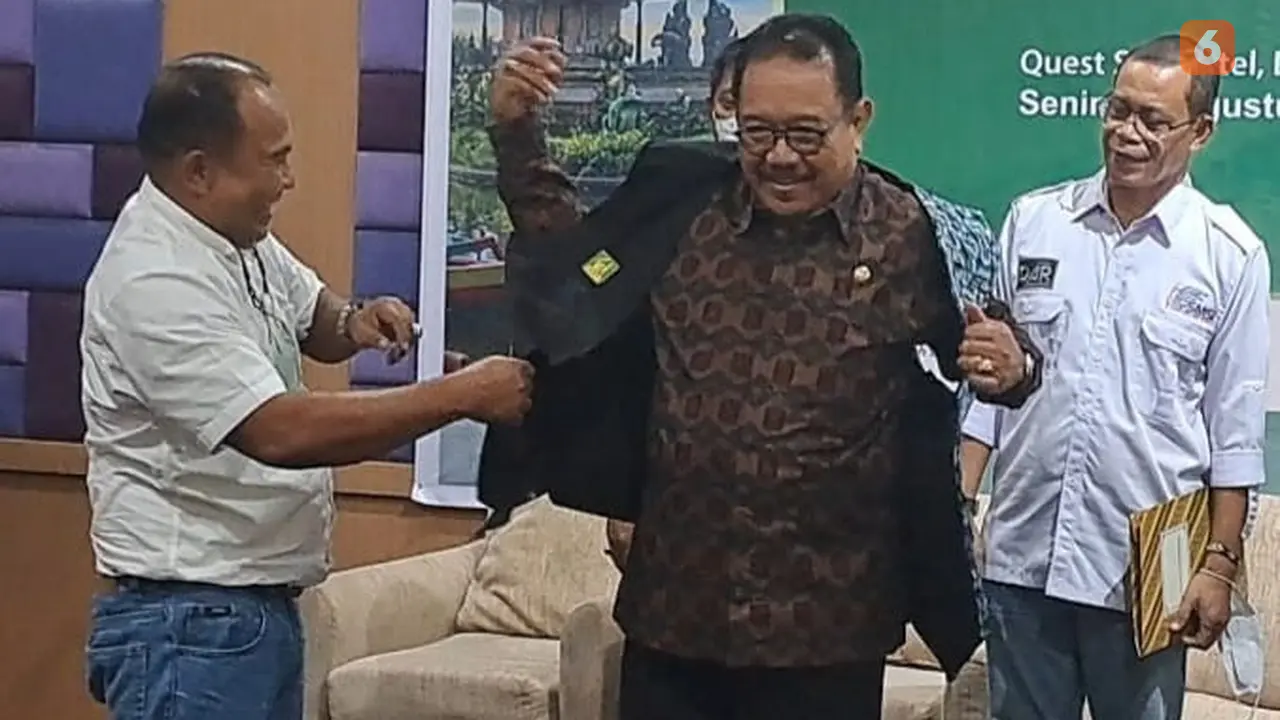 Wagub Bali, Cok Ace dan Wartawan Bali Saat Diskusi Masalah Sampah