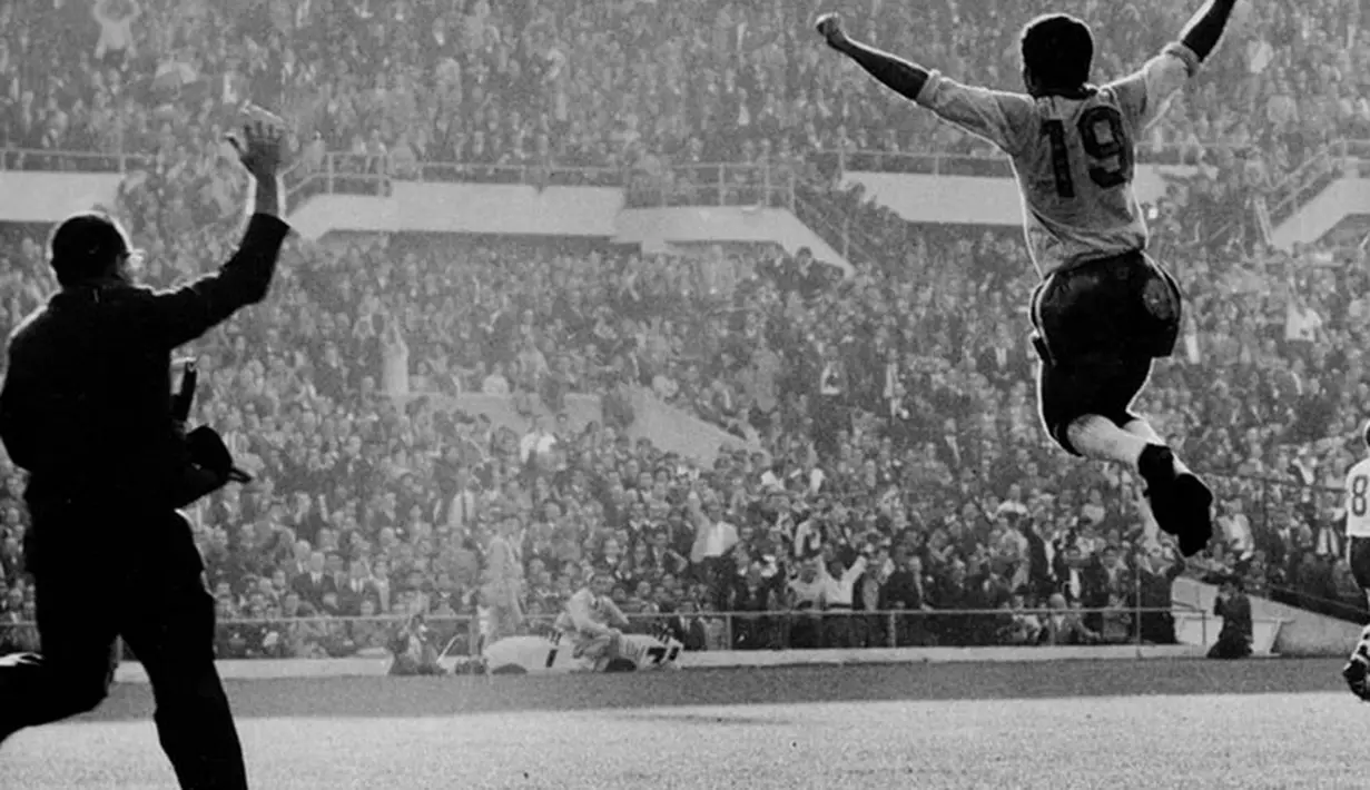 Zito melakukan selebrasi usai mencetak gol di pertandingan final Piala Dunia FIFA 1962 di Chili (fifa.com)