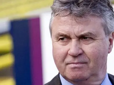 Chelsea&#039;s new manager Guus Hiddink arrives at Vicarage Road stadium before their game against Watford in the FA Cup football match at Vicarage Road in Watford on February 14, 2009. AFP PHOTO/Chris Ratcliffe