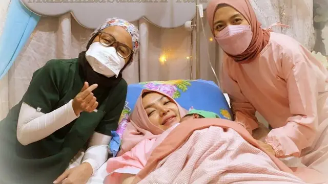 Lewat Persalinan Normal, Ini 6 Momen Haru Roro Fitria Melahirkan Anak Pertama