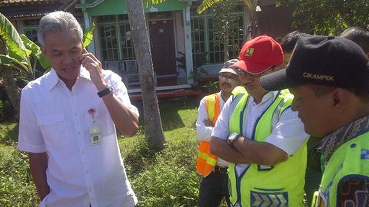Sidak, Ganjar marah kantor Samsat di Pekalongan banyak puntung rokok