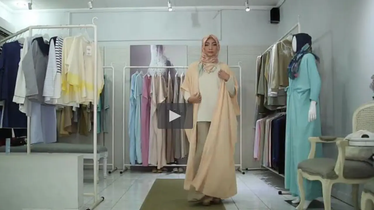3 Gaya Busana Muslim Stylish dengan Blouse Polos