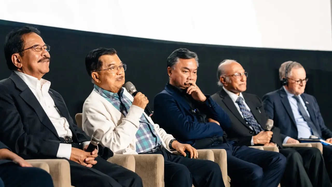 Sofyan Djalil, Mantan Menteri ATR (2016-2022), M. Jusuf Kalla, Wapres RI (2004-2009), Dino Patti Djalal, Produser Eksekutif, Malik Mahmud, Wali Nanggroe Aceh ke-9, Hannu Himanen, Mantan Dubes Finlandia untuk Indonesia (Dok. FPCI).