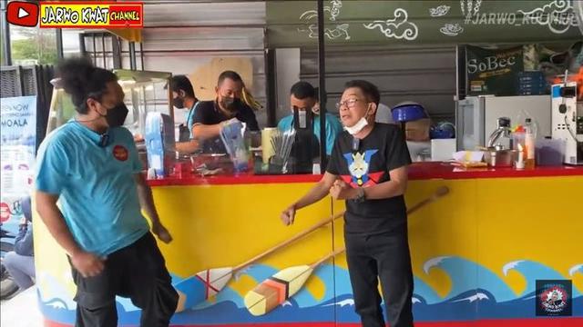 Arie Kriting berjualan Pisang Goreng