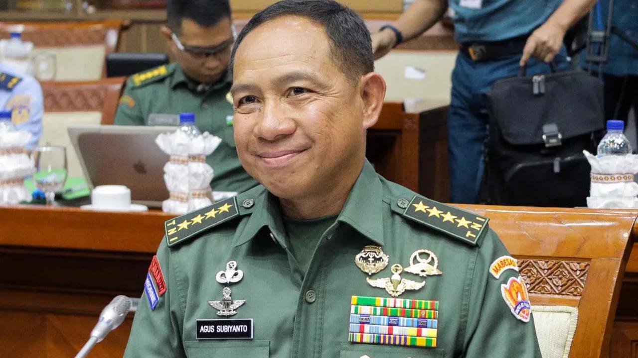 Guna mencapai visi tersebut, maka Agus pun telah menetapkan lima misi. Pertama, memelihara dan memantapkan profesionalisme TNI sebagai alat pertahanan negara.<br>