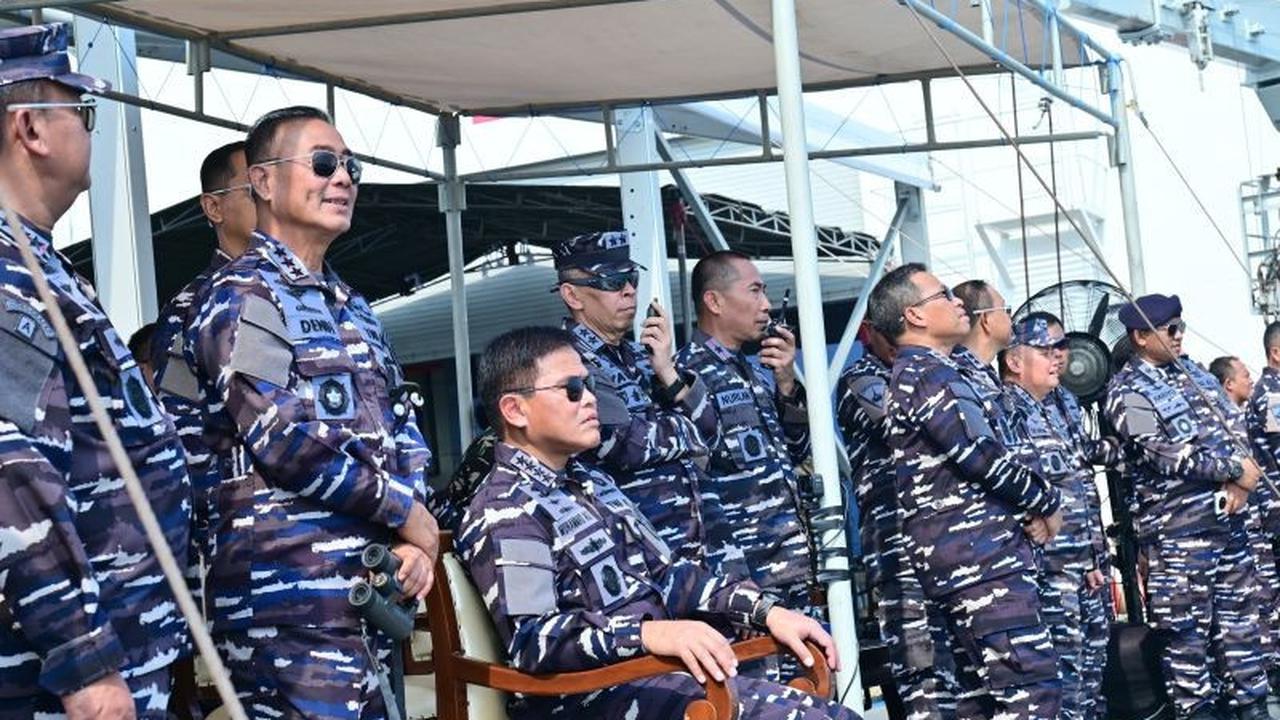 51 KRI Siap Beraksi: KSAL Pantau Gladi Parade Alutsista HUT TNI ke-80 di Teluk Jakarta untuk 2025