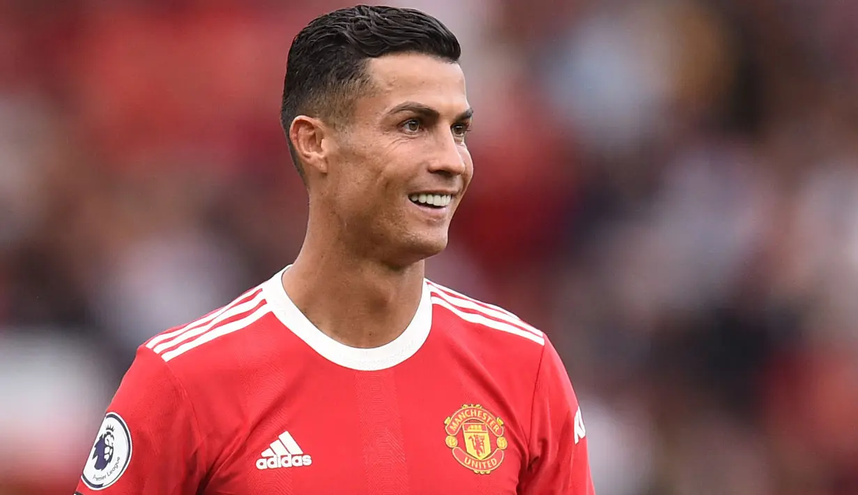 Cristiano Ronaldo tercatat pernah menyabet gelar Liga Champions sebanyak lima kali. Gelar tersebut didapatkan saat membela Manchester United di tahun 2008 dan Real Madrid di tahun 2014,2016,2017, dan 2018. (AFP/Oli Scarff)