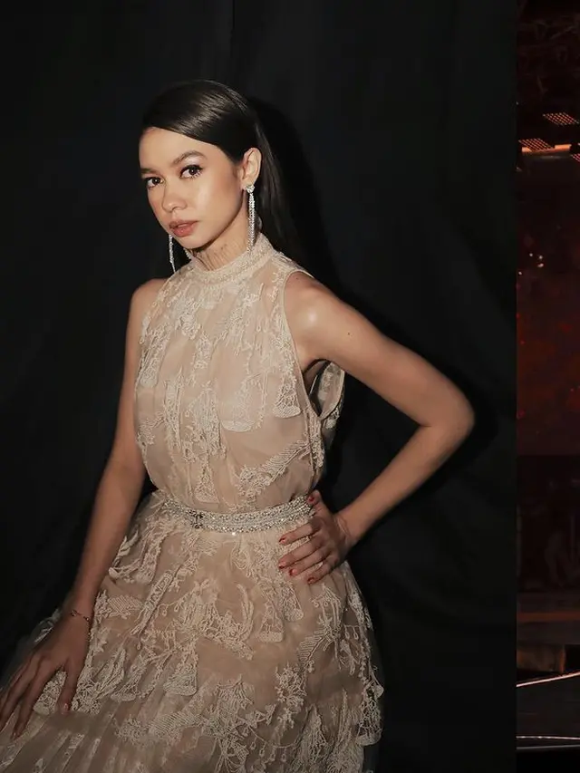 7 Inspirasi Outfit Bridesmaid Non Hijab yang Fashionable dari Enzy Storia hingga Maudy Ayunda