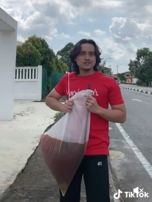 6 Lifehack Minum Es Teh di Plastik Ini Bikin Geleng Kepala