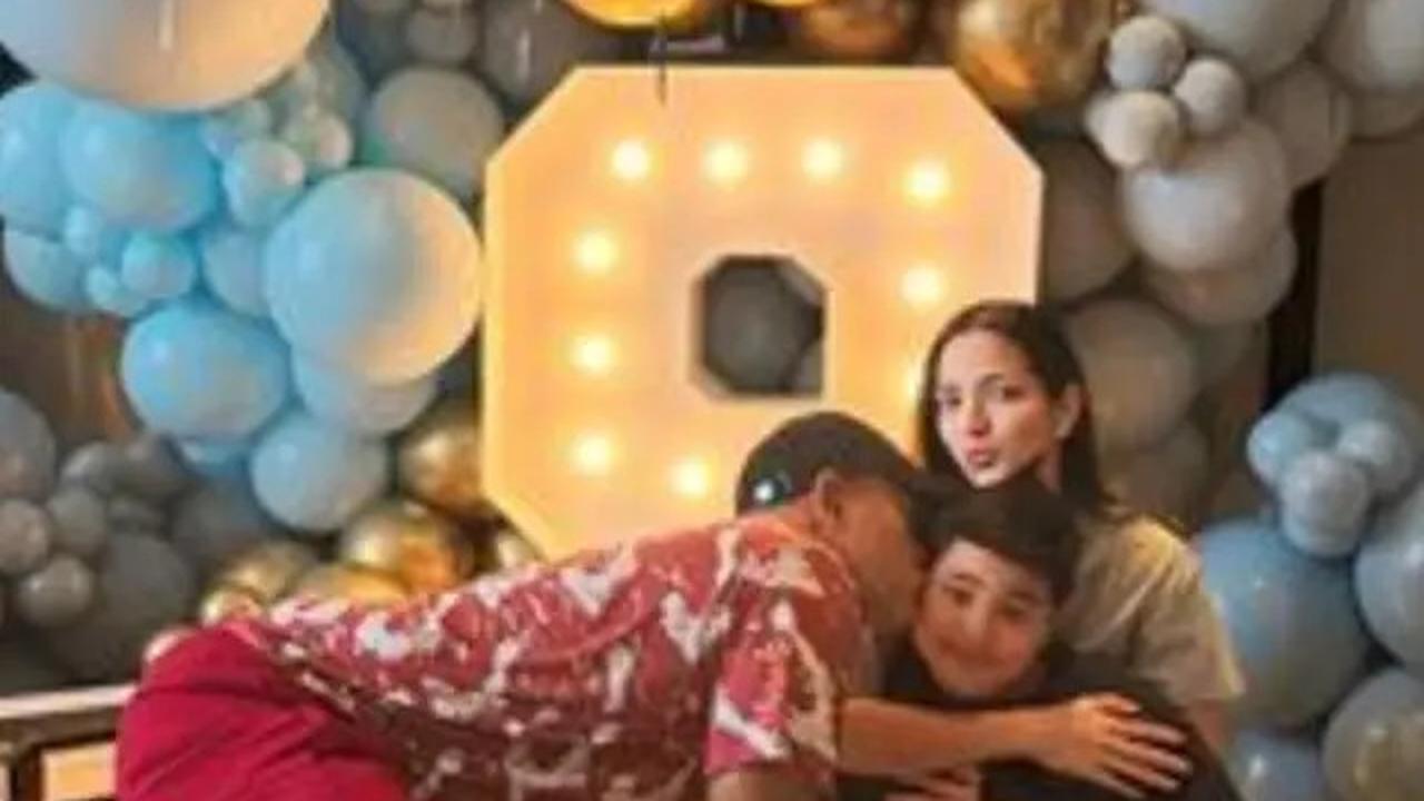 Potret Cantik Nia Ramadhani dengan Bare Face Rayakan Ultah Mainaka di Hongkong